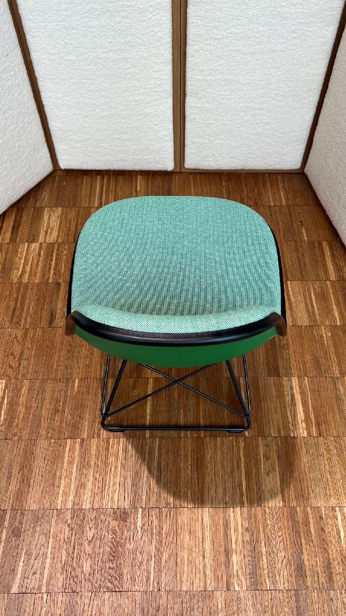 Chaise latérale Eames en plastique LSR entièrement rembourrée Vitra PIÈCE D'EXPOSITION