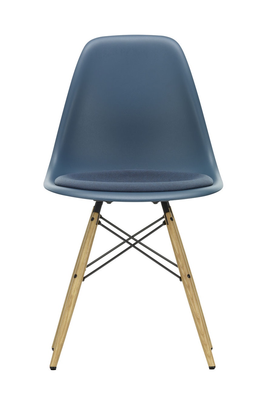 Eames Plastic Side Chair DSW chaise avec coussin d'assise Vitra