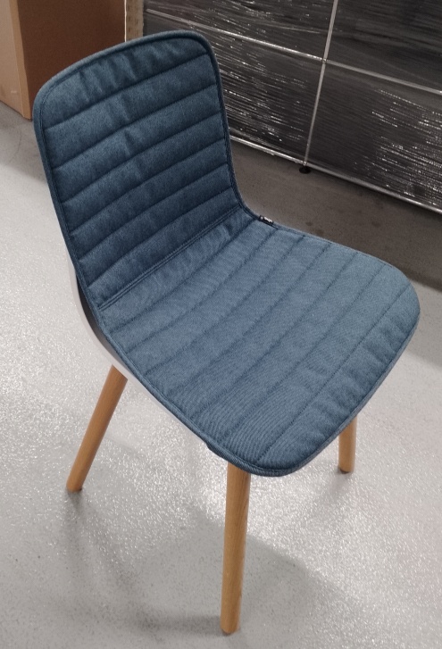 Hal Wood Entièrement rembourré CHÊNE NATURE / HAUT DE GAMME PLANO NERO/BLEU GLACE Vitra OFFRE SPECIALE