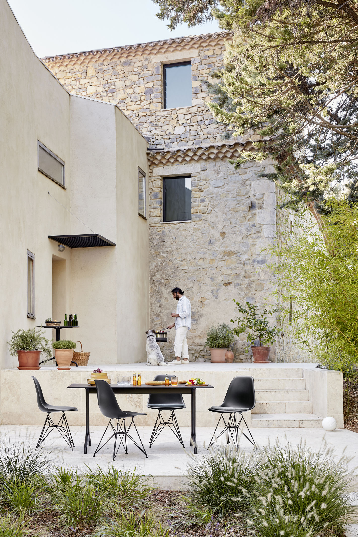 Eames Plastic Side Chair DSR chaise avec coussin d'assise Vitra