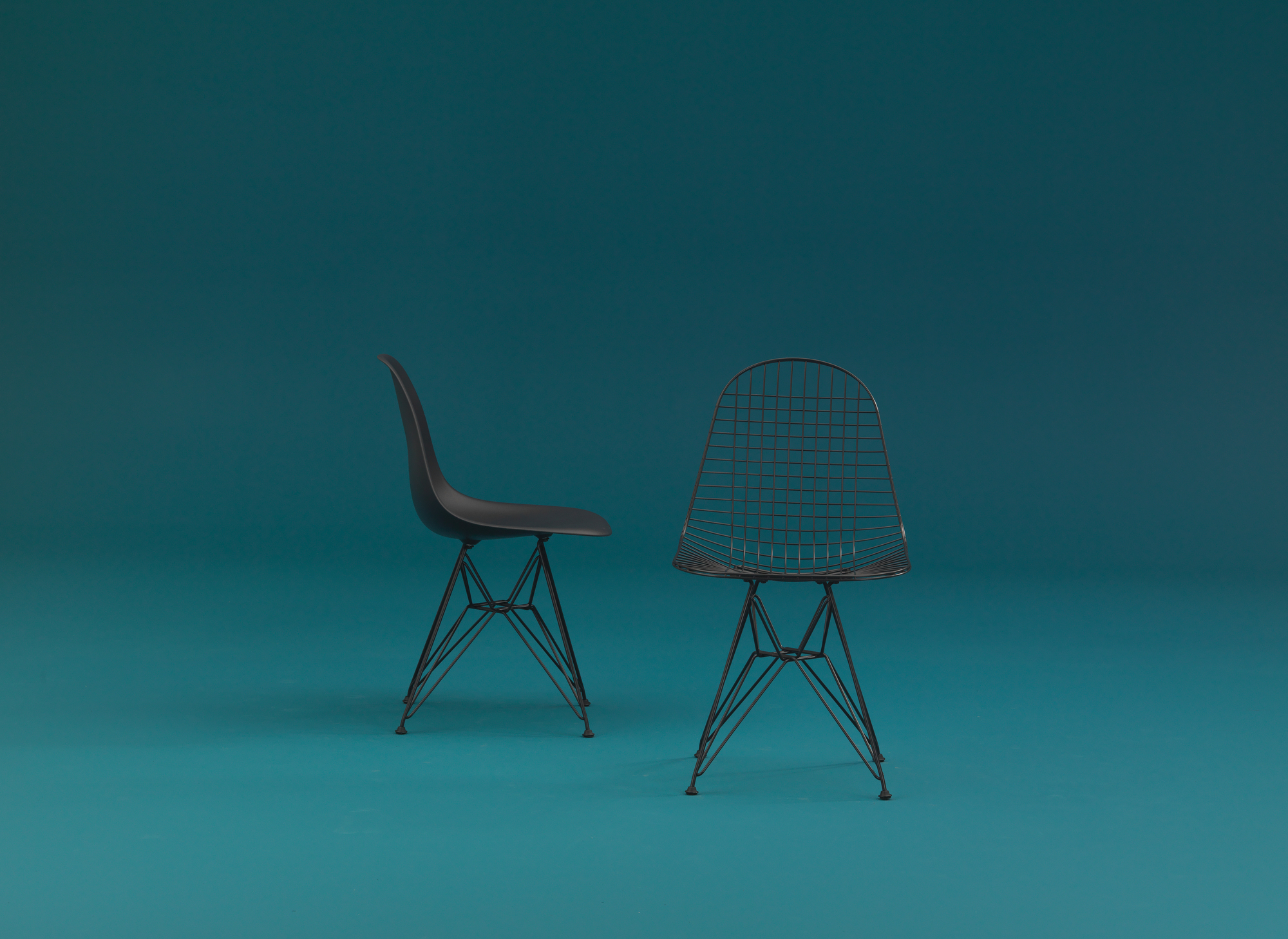 Eames Plastic Side Chair DSR Stuhl Vitra-Classic rot-Basic dark Eames Plastic Side Chair DSR Stuhl Vitra-Classic rot-Basic dark