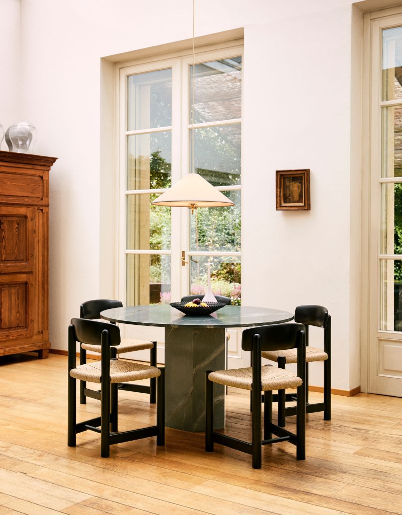 Daumiller Chaise pin noir Gubi