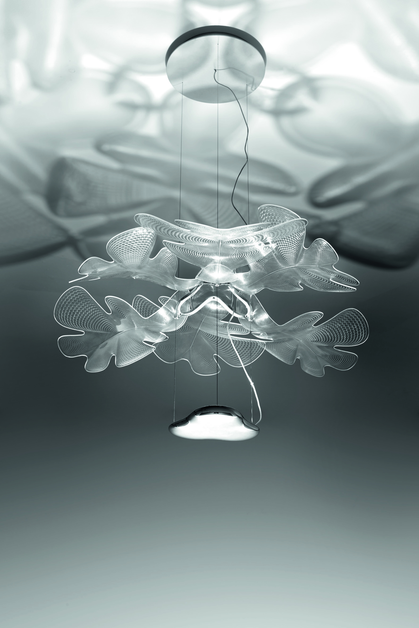 Chlorophilie suspension structure chrome diffuseur transparent Artemide