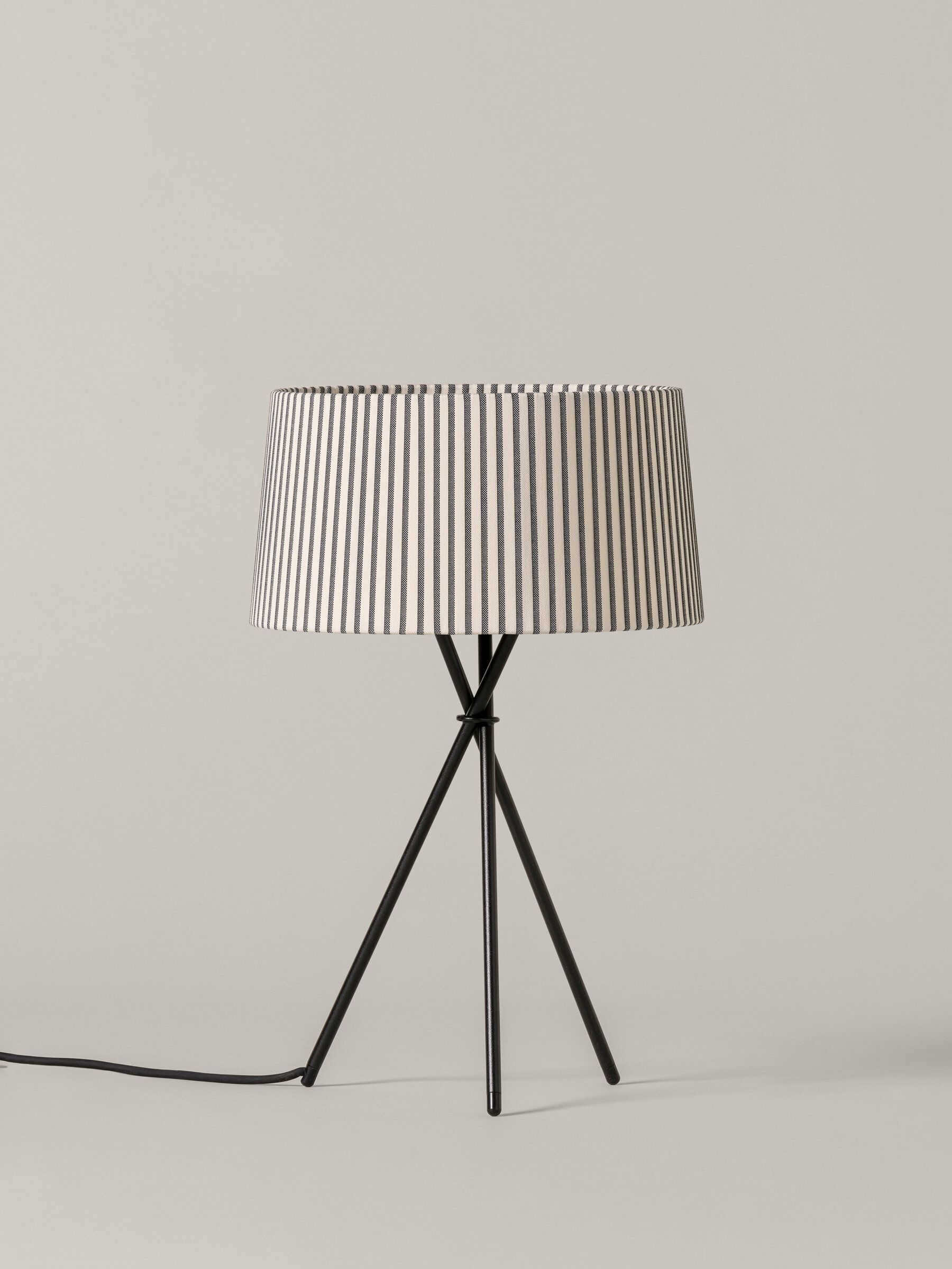 Tripode M3 lampe de table Bretona Stripes Santa & Cole Tripode M3 lampe de table Bretona Stripes Santa & Cole