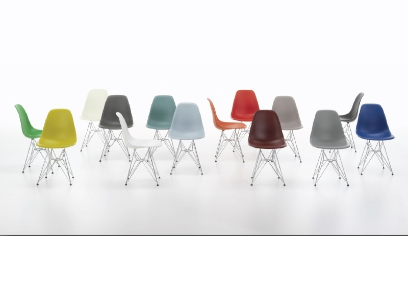 Eames Plastic Side Chair DSR Stuhl Vitra-Classic rot-Basic dark Eames Plastic Side Chair DSR Stuhl Vitra-Classic rot-Basic dark