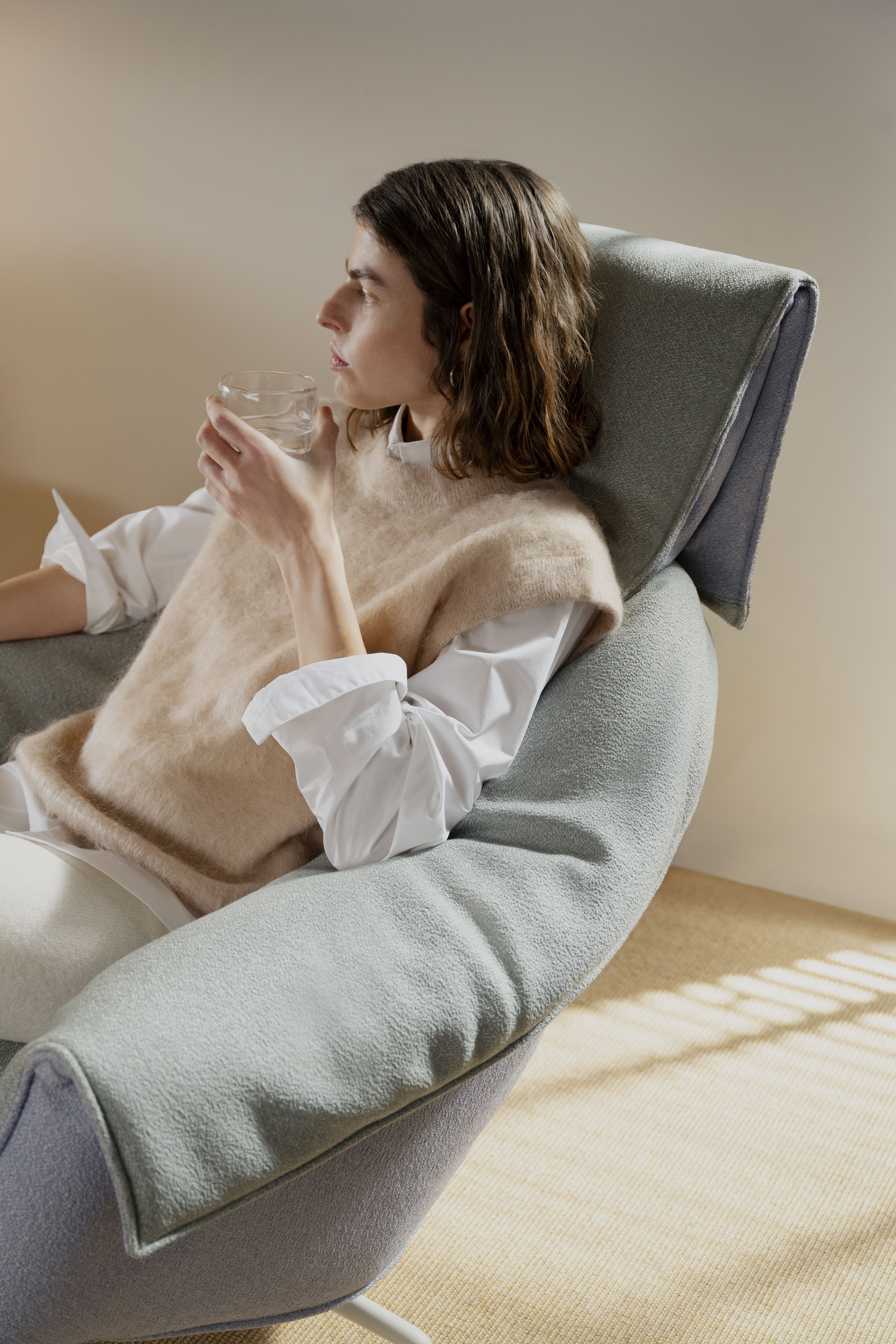 Bascule Fauteuil à dossier haut avec pouf Vitra