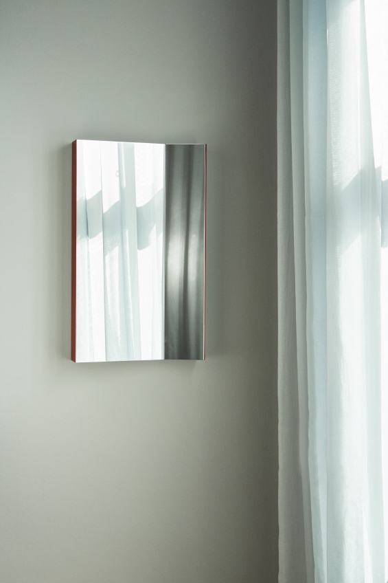 Miroir Mimesis Please Wait to be Seated