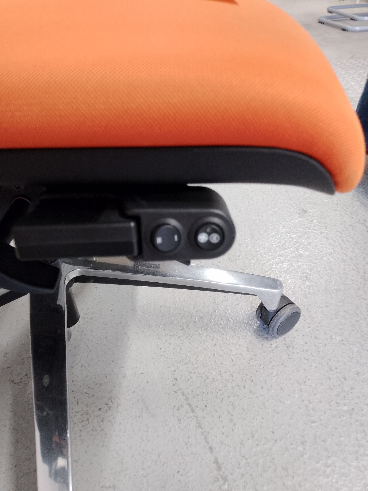 Mera chaise de bureau Klöber MEUBLE D'EXPOSITION / MOBILIER D'OCCASION