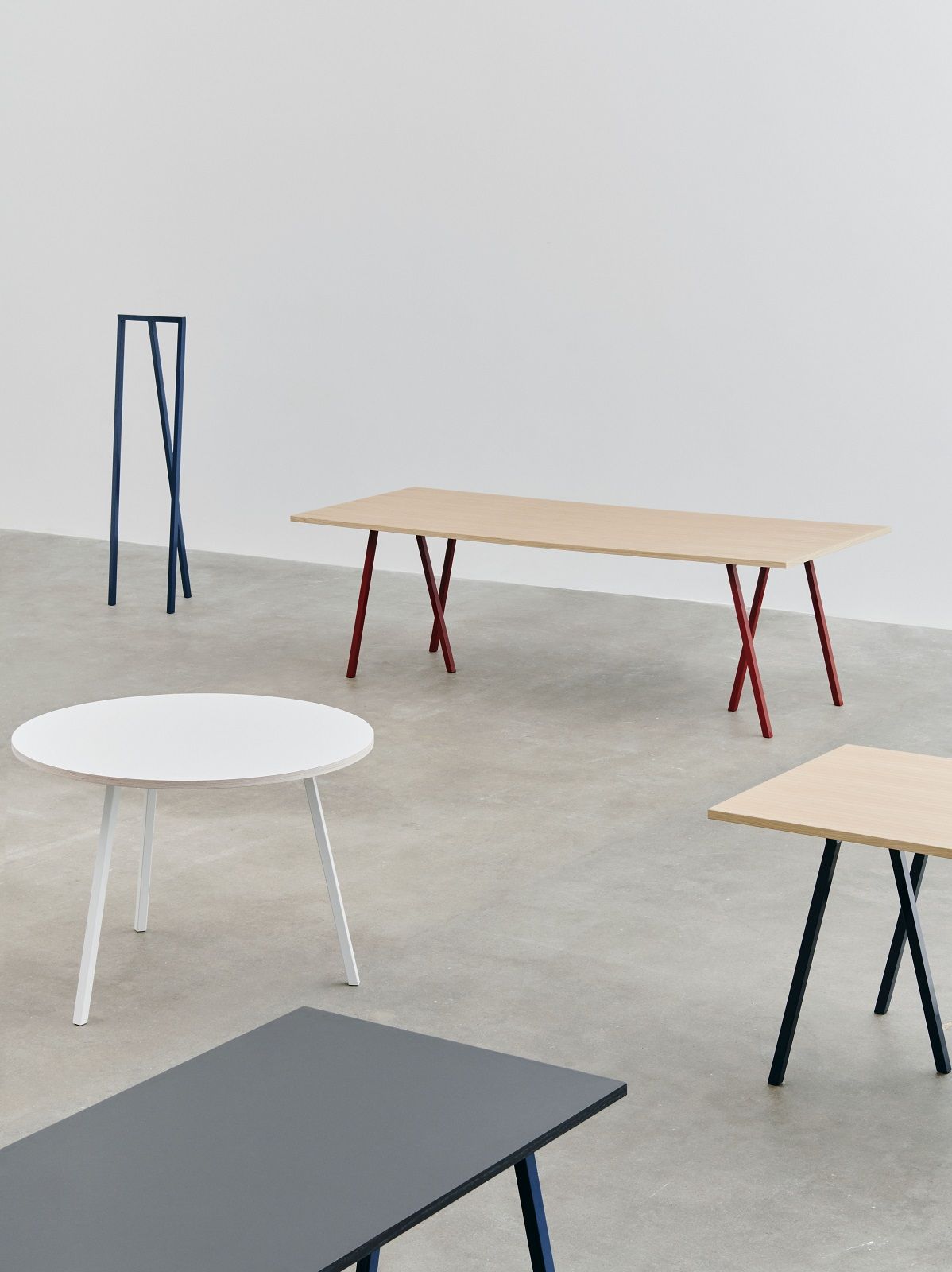 Loop Stand Table Inclusive Support Table / Table de salle à manger 160 Hay