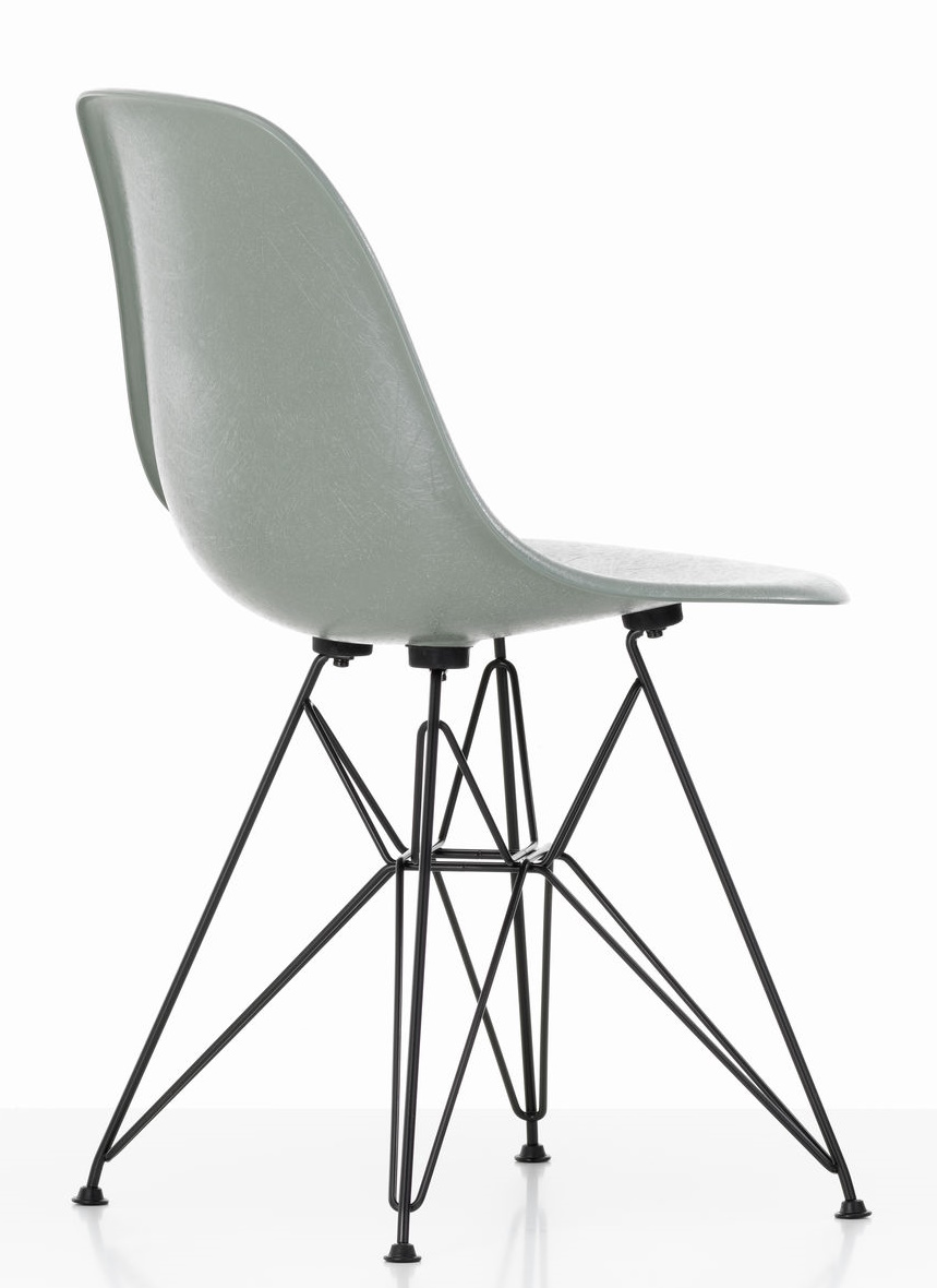 Eames Fiberglass Chair DSR chaise Vitra
