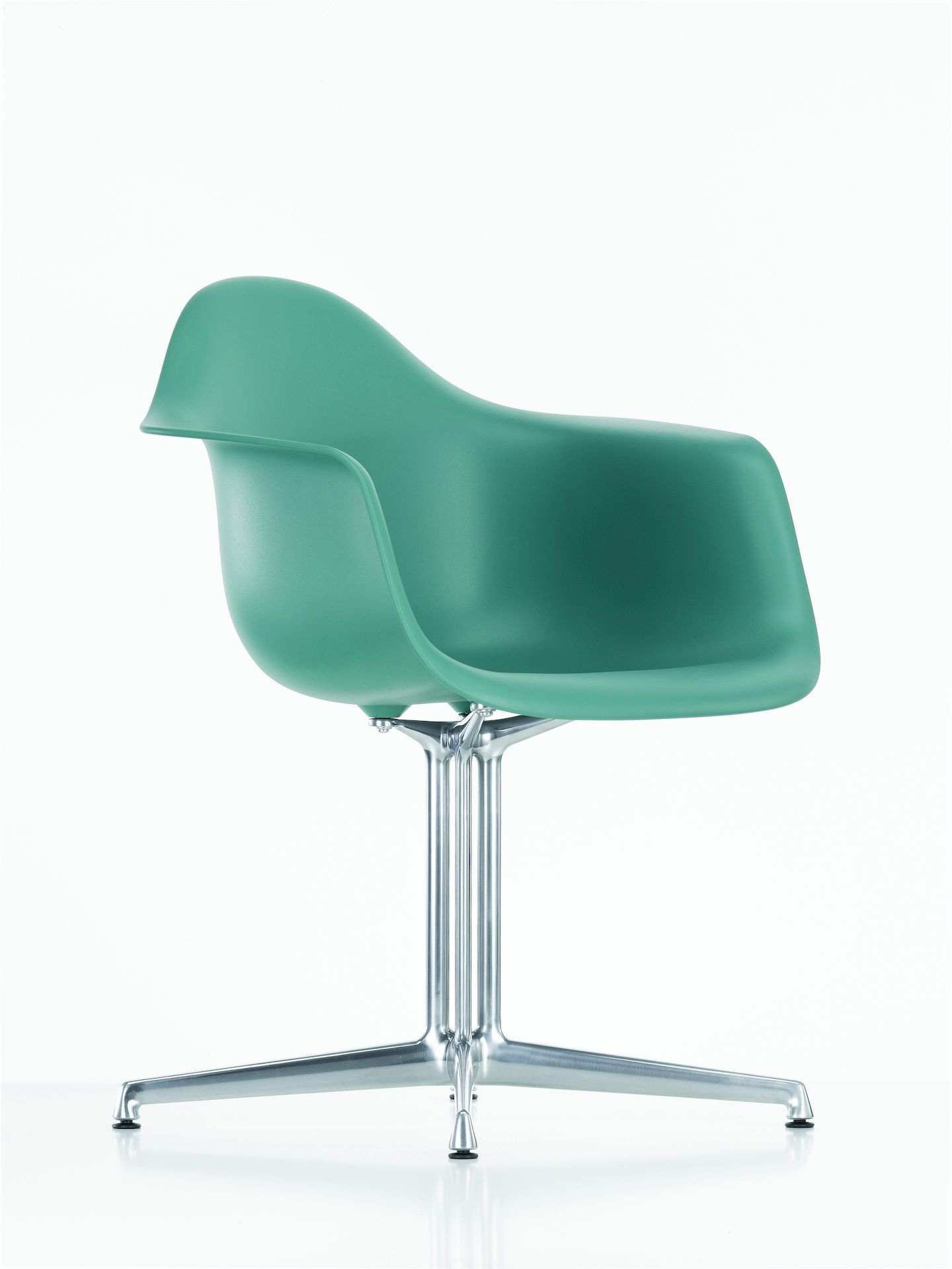 Eames Plastic Arm Chair DAL Chaise Vitra