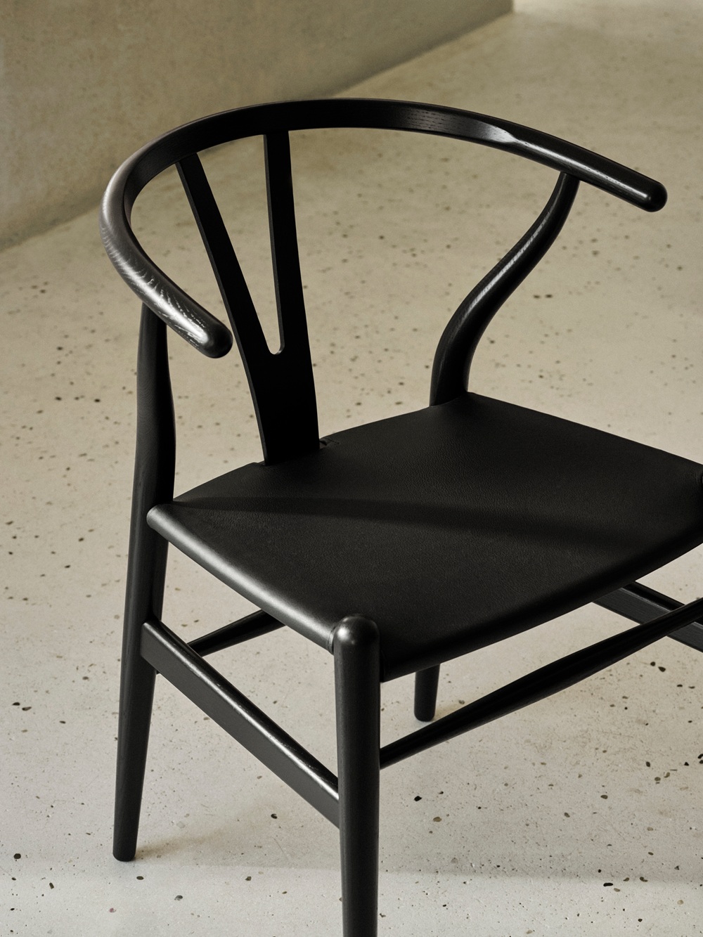 Chaise CH24P Wishbone / Y-Chair de Carl Hansen & Søn
