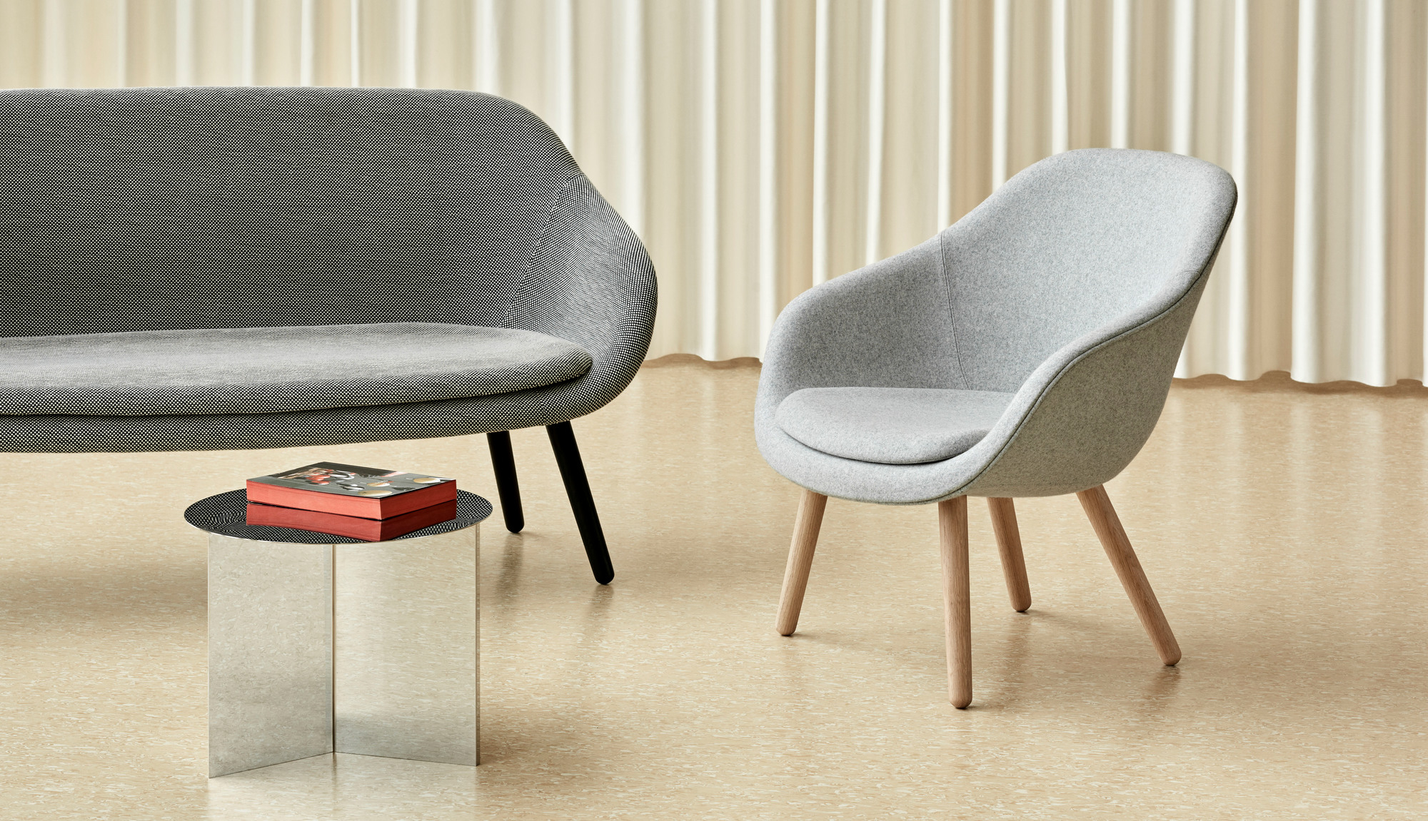 About a Lounge AAL 82 / AAL82 Fauteuil Hay