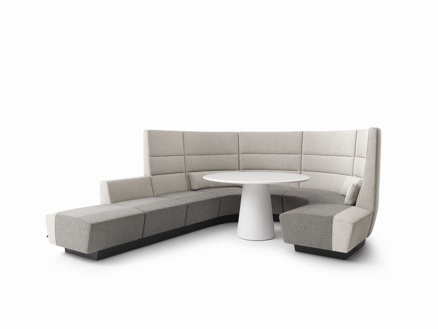 Affair Sofa mit hoher Rückenlehne und weißem Tisch, modernes modulares Loungemöbel für Büro und Wartebereich.