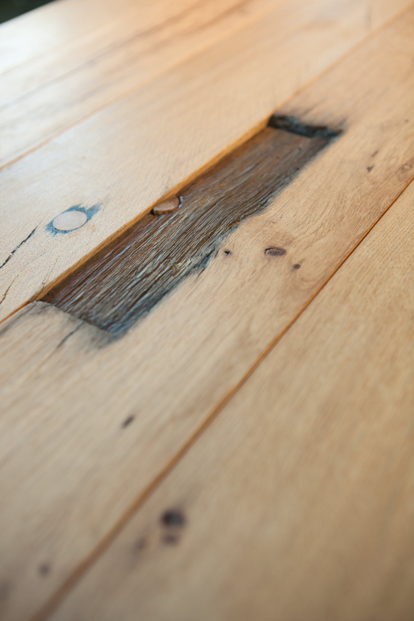 BB 11 Clamp table chêne brûlé Janua 