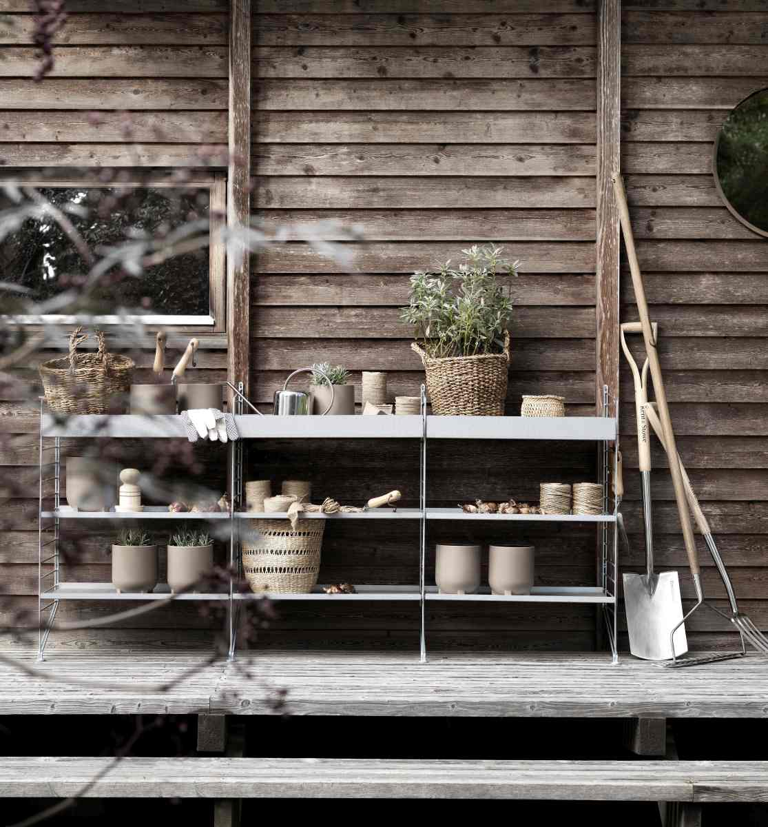 Système d'étagères à cordes pour l'extérieur A String Furniture