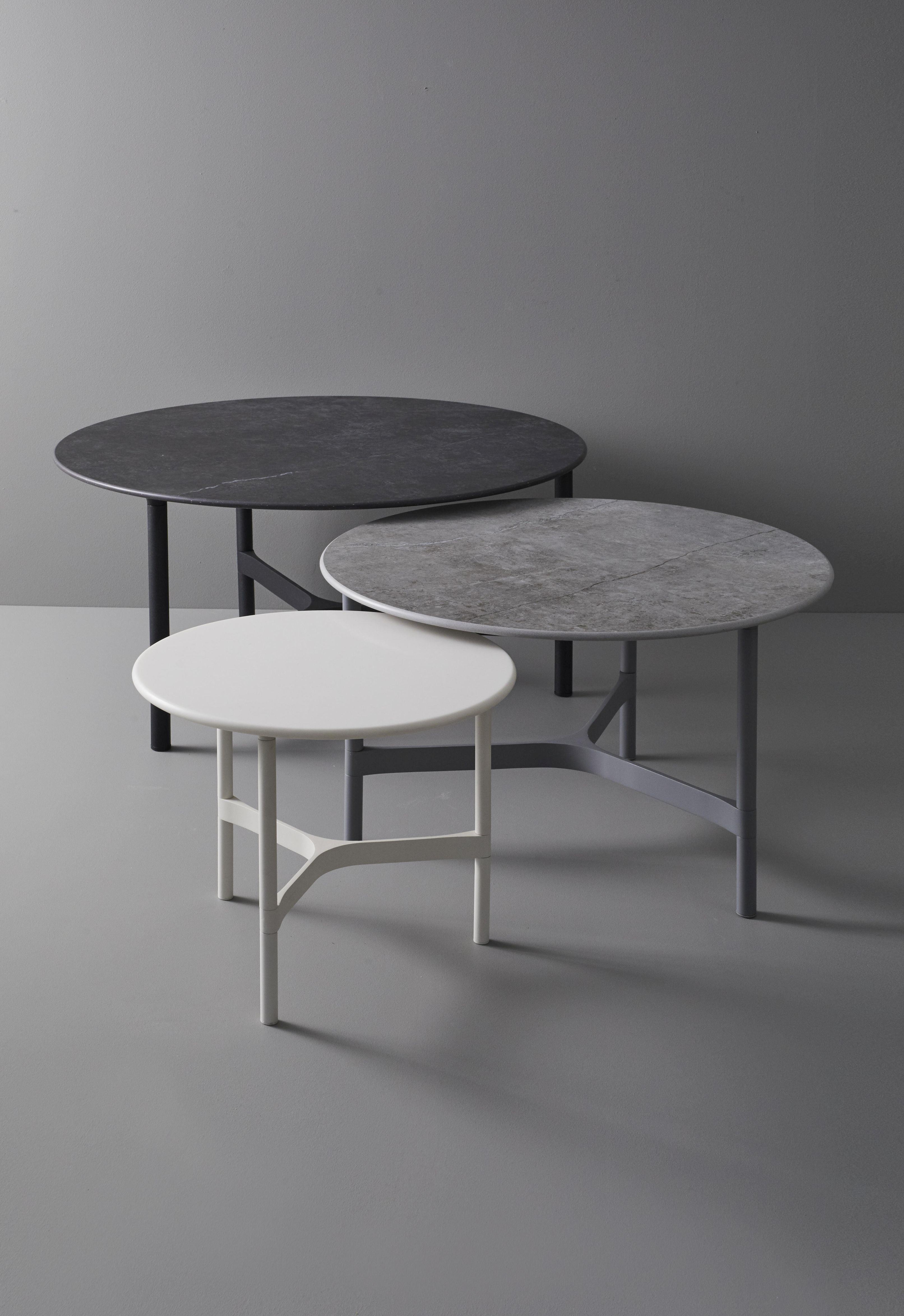 Twist Table d'appoint Aluminium Moyen Gris Lave Cane-Line
