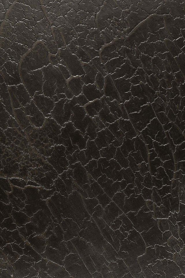 Detailaufnahme der Ethnicraft Stability Konsole in Umberbraun mit markanter, rissiger Holzstruktur.