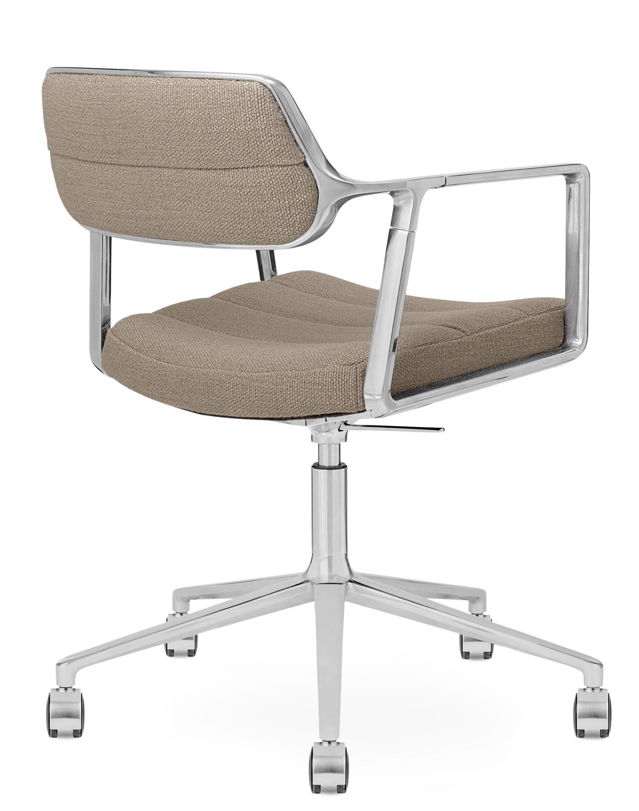 Fauteuil pivotant Vipp 453 / Vipp453, revêtement textile sable foncé, structure en aluminium poli avec roulettes. Vipp OFFREN SPECIALE