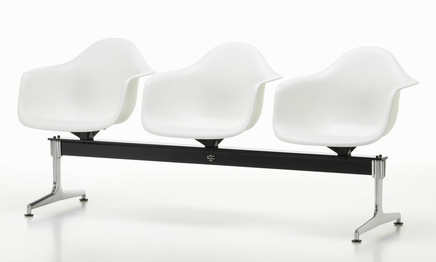 Eames Plastic Armchair RE sur traverse Vitra