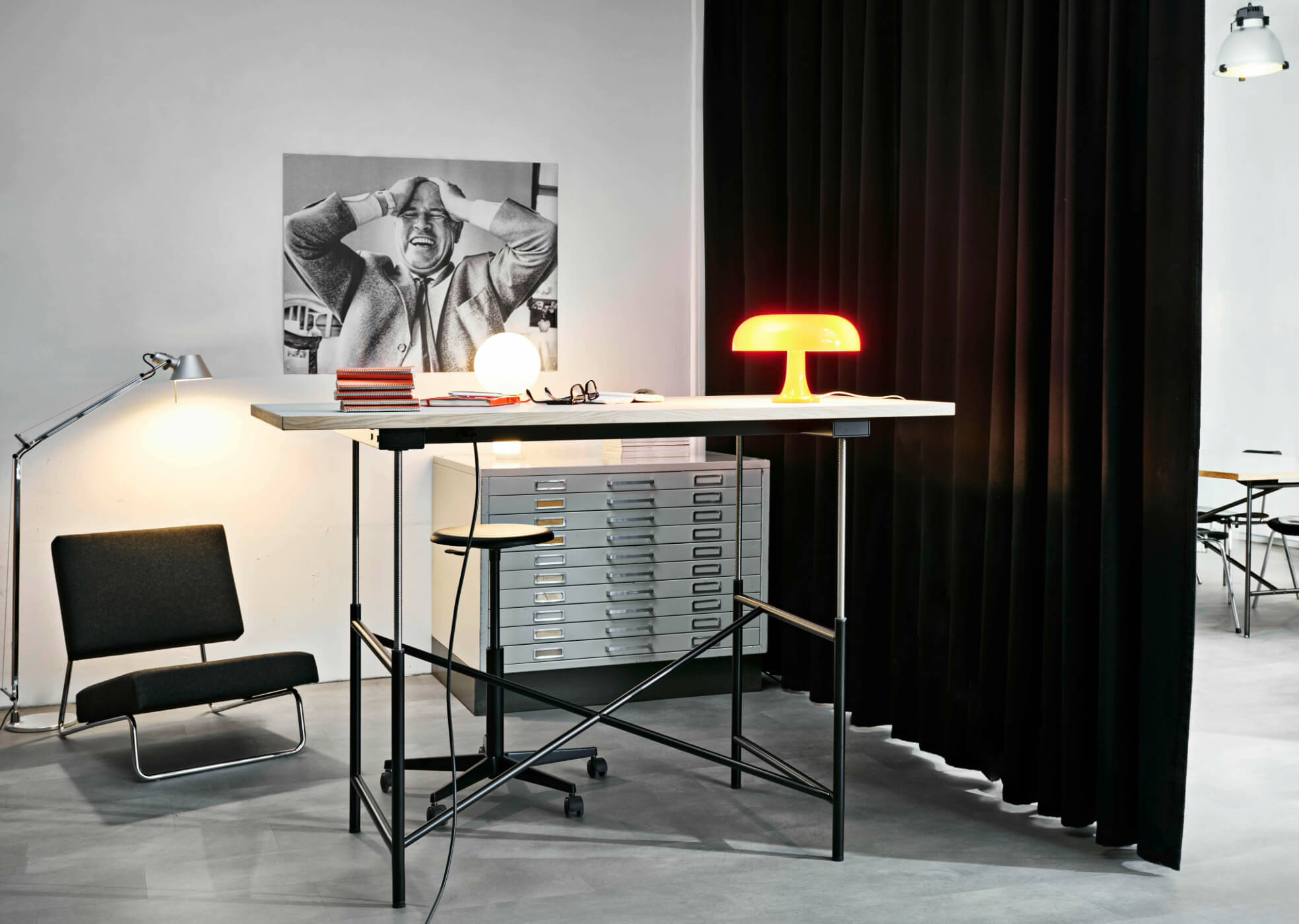 Eiermann E Table Réglage électrique de la hauteur Richard Lampert 