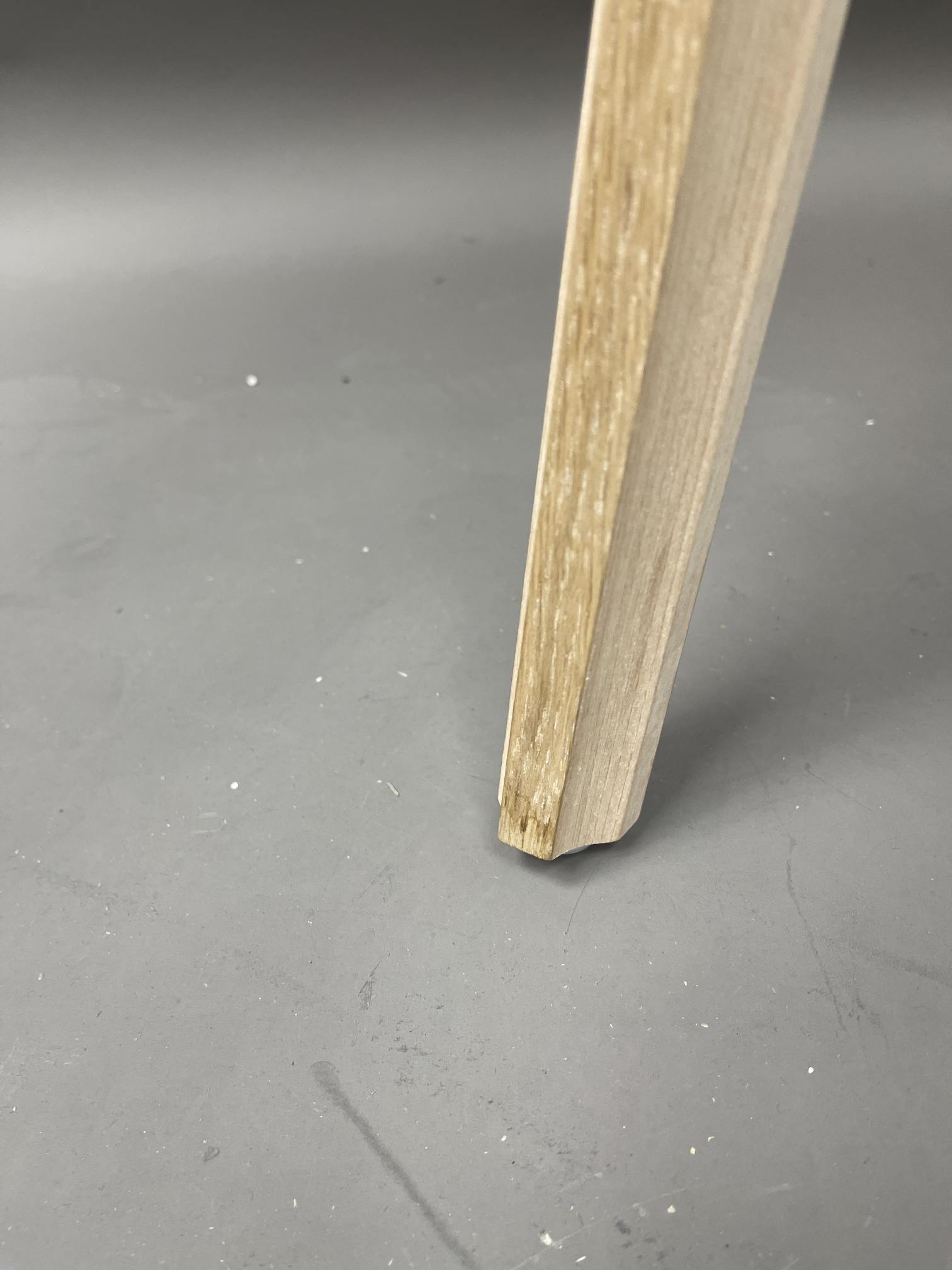 About a Stool AAS32 / AAS 32 Tabouret de bar BAS CHÊNE GRAISSÉ / MELANGE CREAM Hay EXEMPLE DE MANIÈRE 