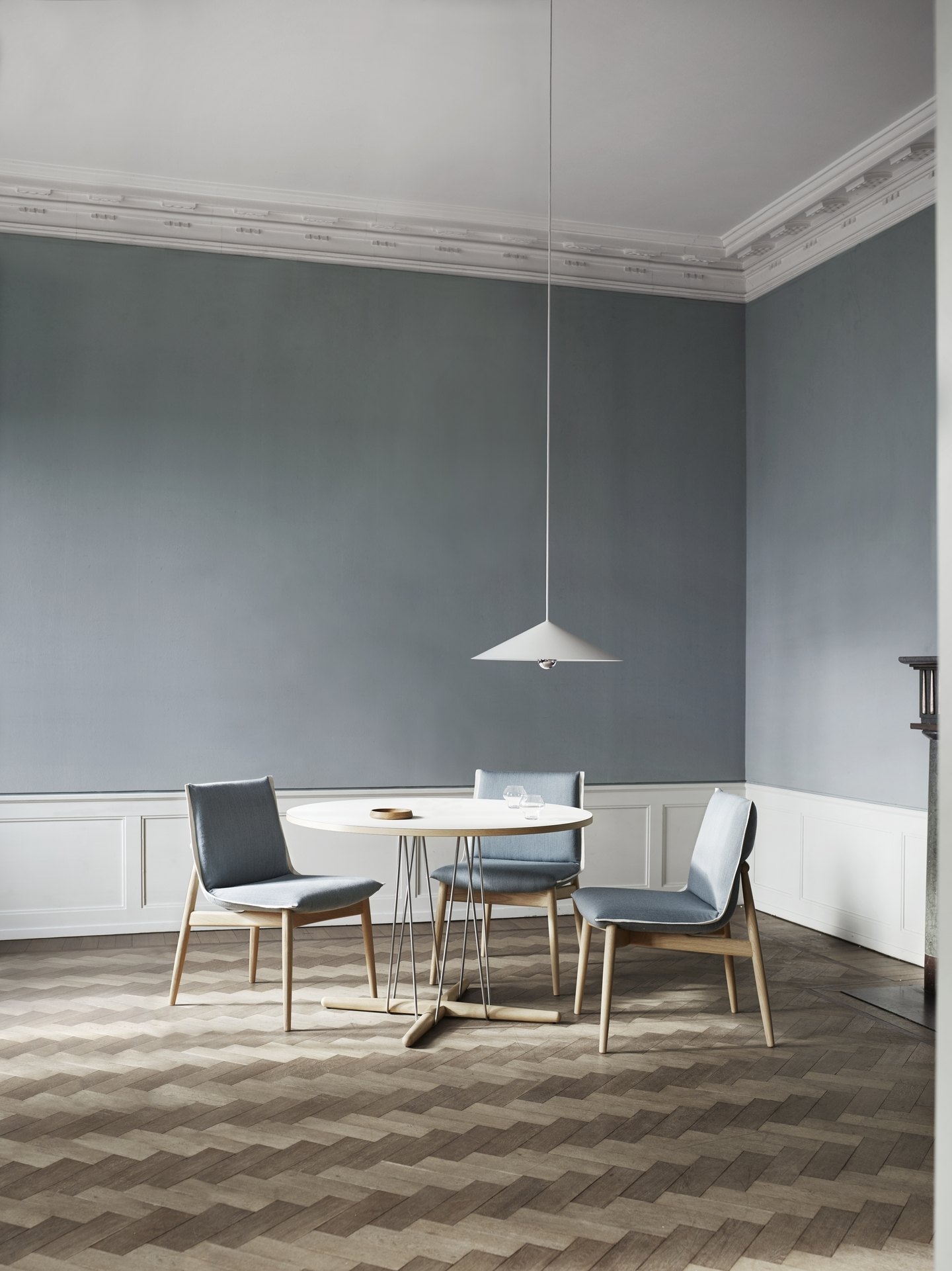 E020 Embrace Table noyer Carl Hansen & Søn
