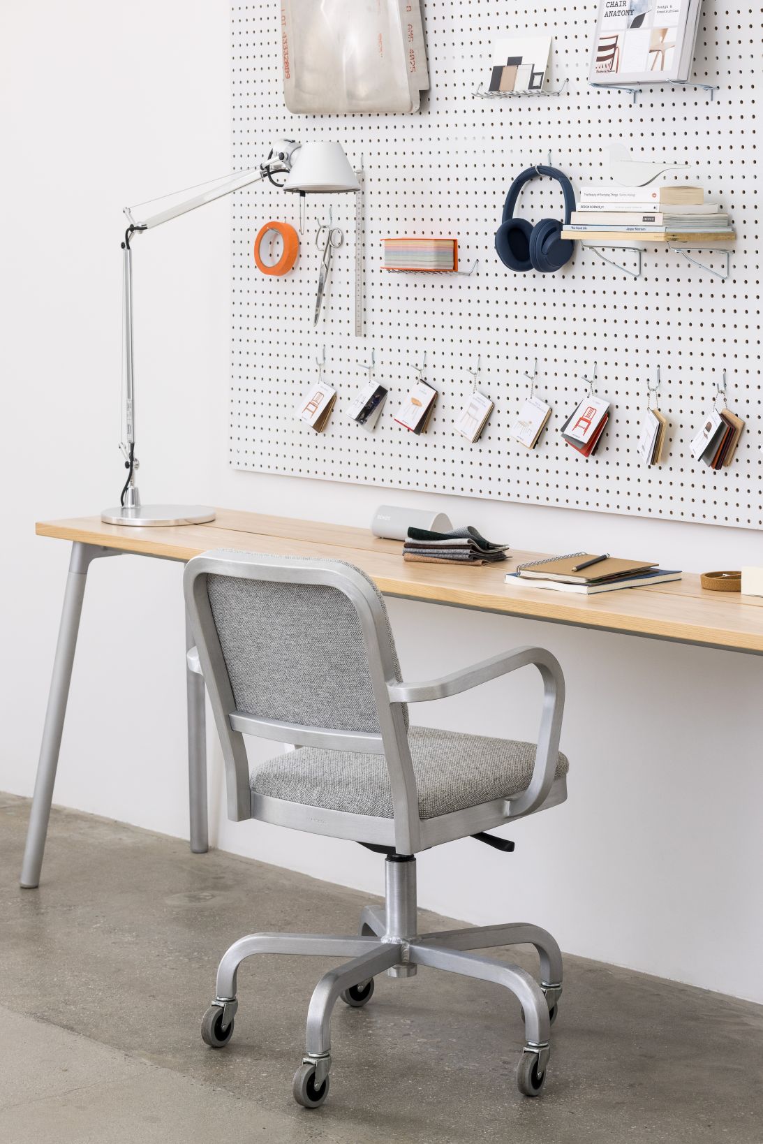 Navy Officer Fauteuil pivotant rembourré KVADRAT Reflect 184 Emeco