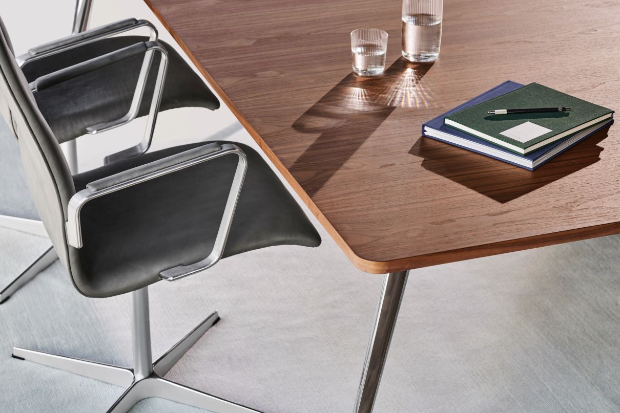 Table Pluralis Fritz Hansen