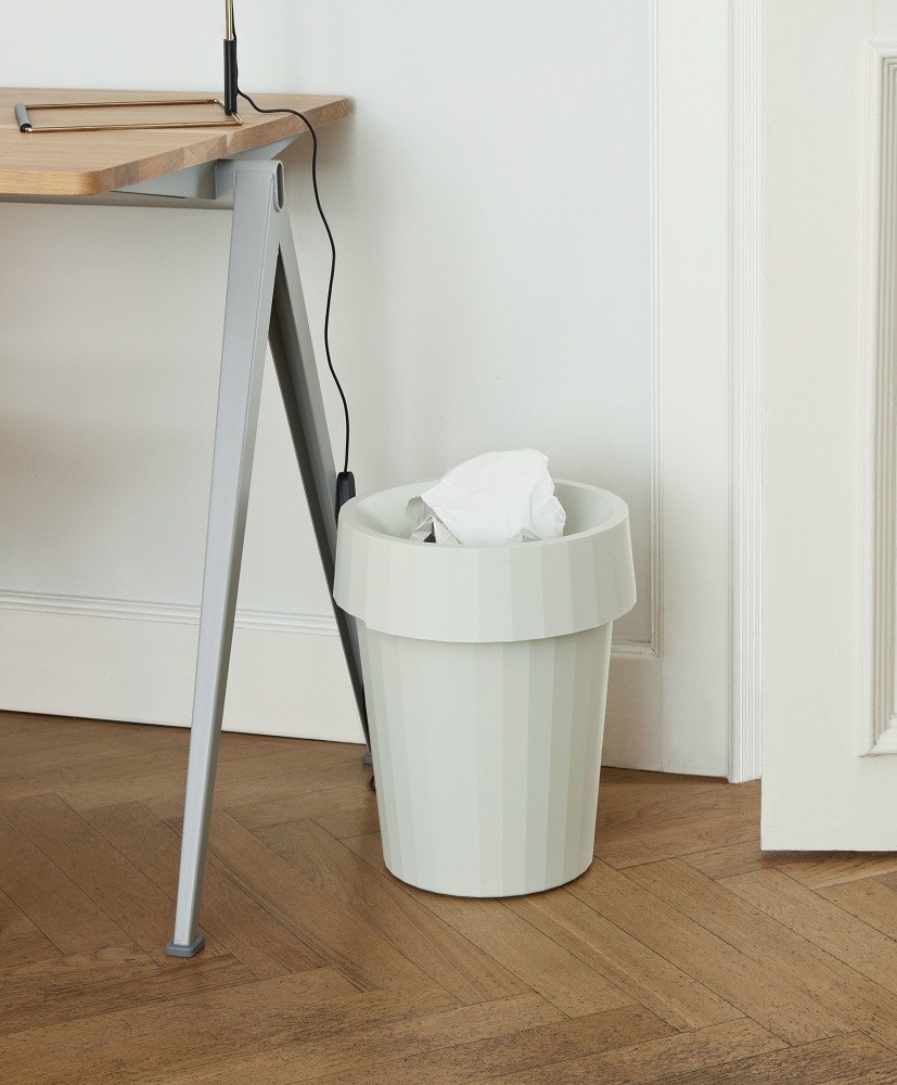 Pyramid Table 01 / Secrétaire Hay
