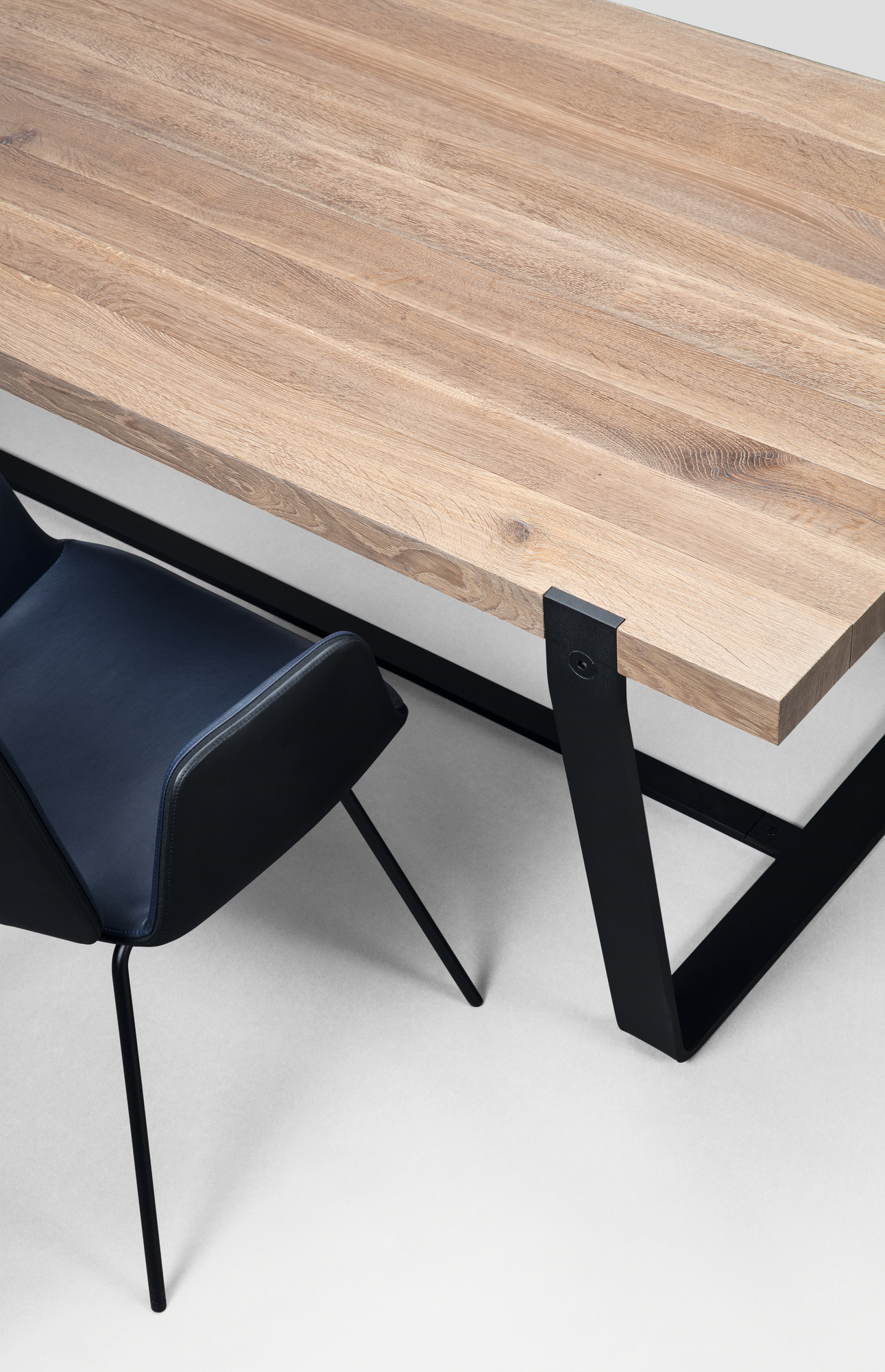 BB 11 Clamp table chêne Janua
