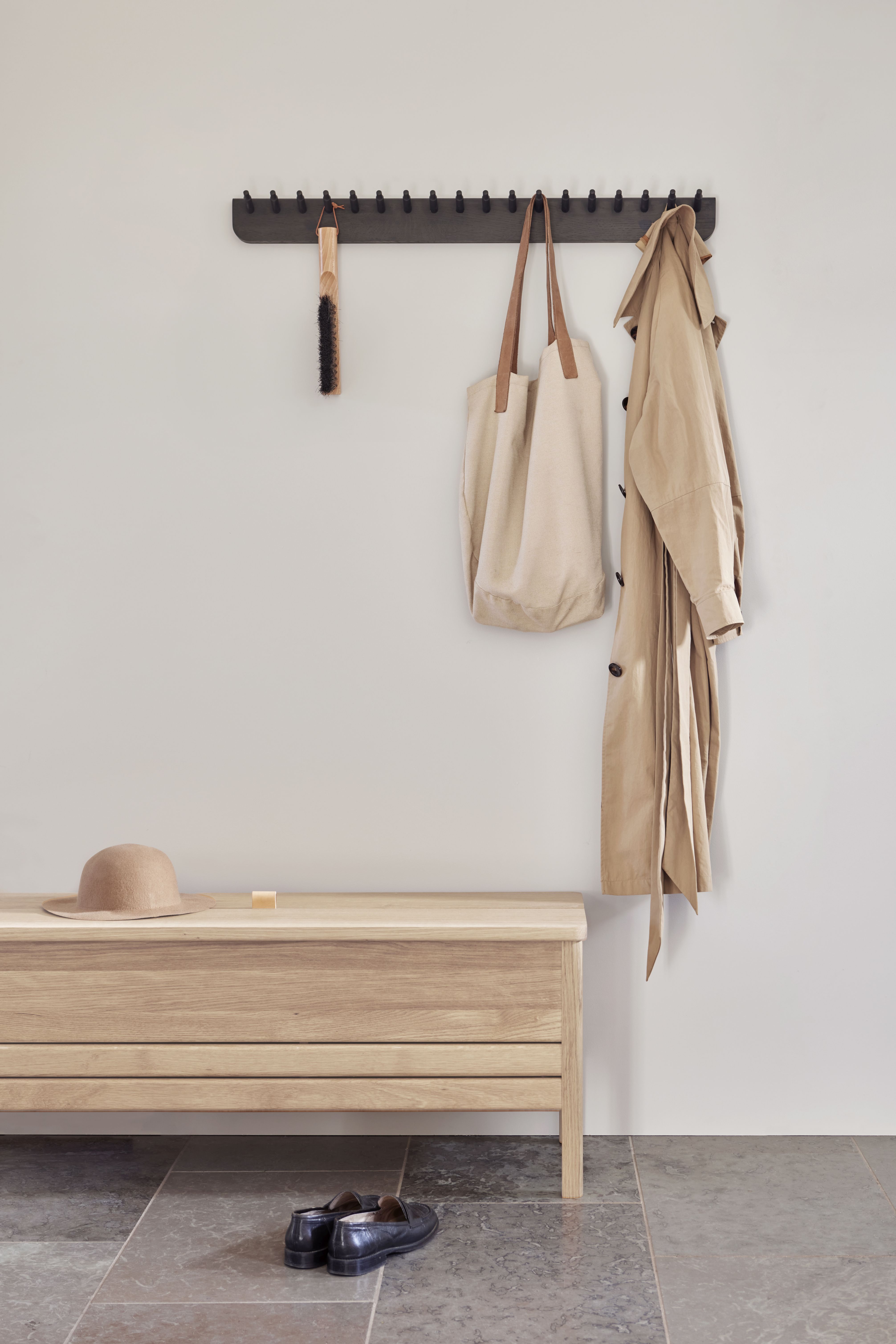 A Line Banc coffre 111 en chêne blanc huilé Form & Refine