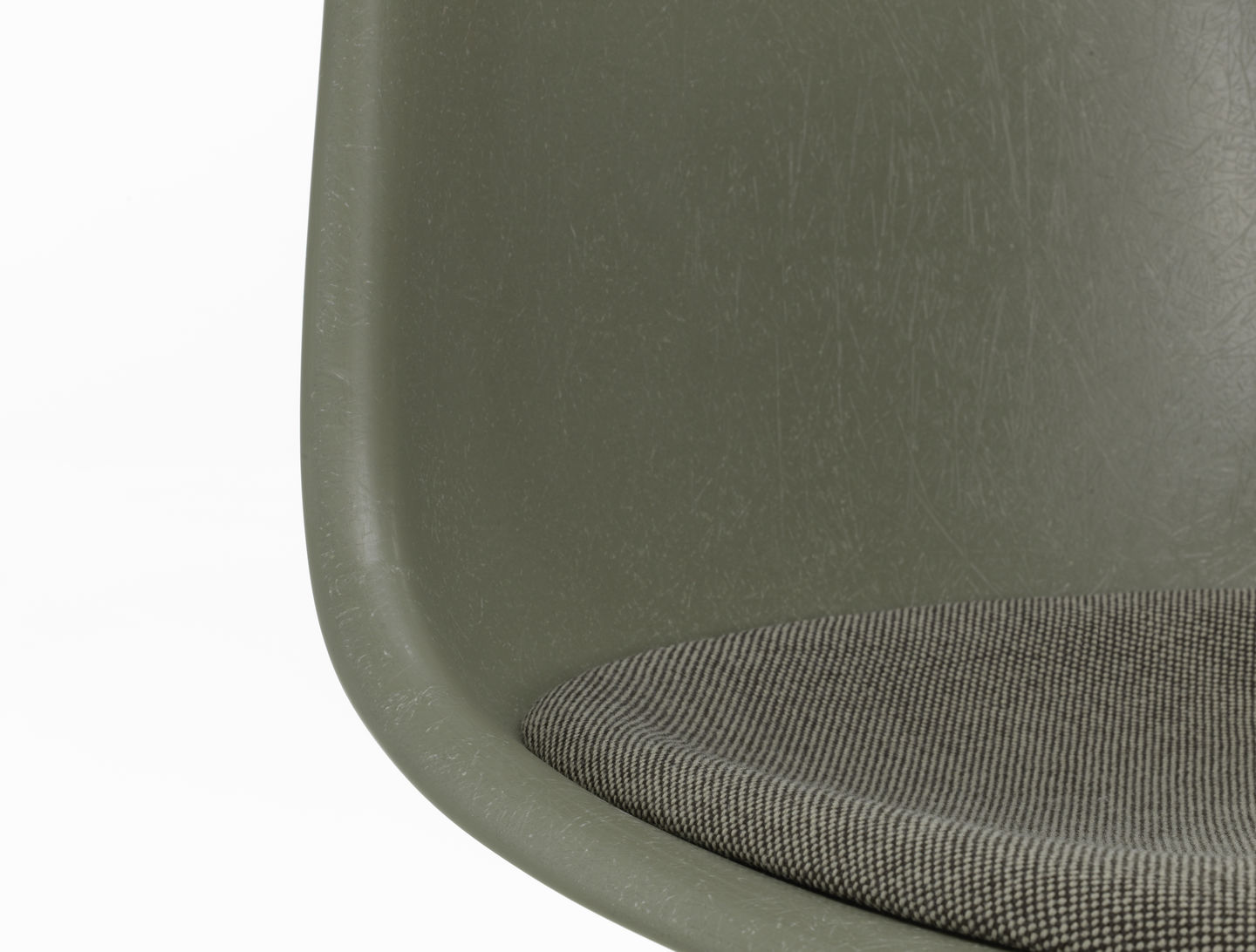 Eames Fiberglass Chair DSR chaise avec coussin d'assise Vitra