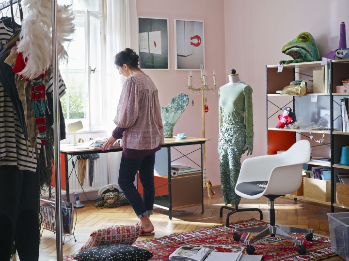Eames Plastic Arm Chair PACC avec coussin d'assise Vitra