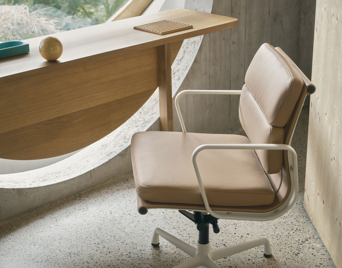 Soft Pad Chair EA 231 / EA231 Chaise Vitra