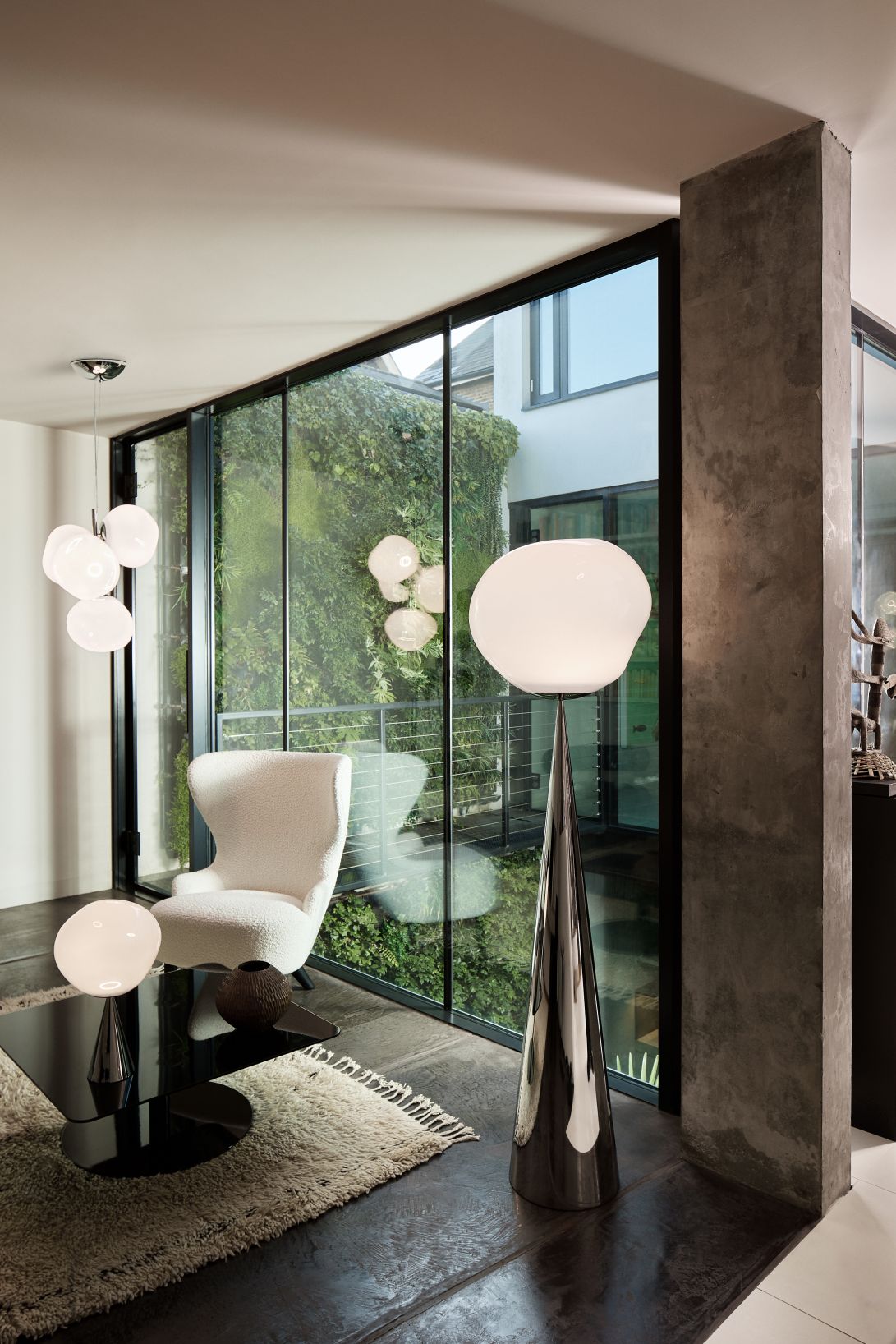 Melt Cone Fat Lampe de table argent - opale Tom Dixon