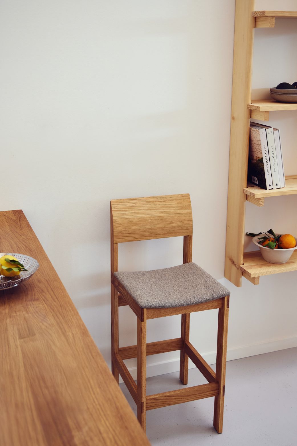 Tabouret de bar spécial 65 avec rembourrage Form & Refine