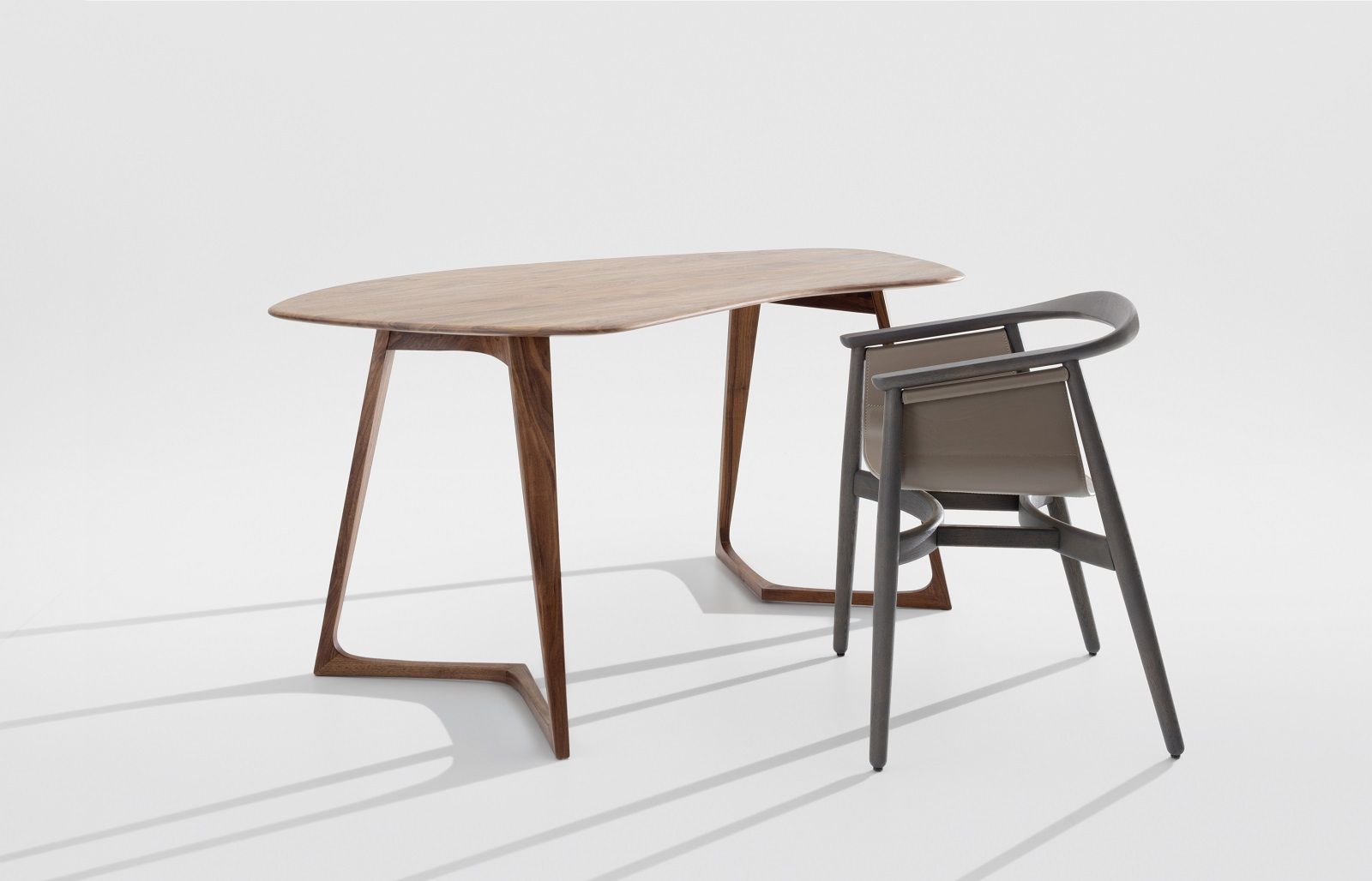 Twist Office table / bureau période
