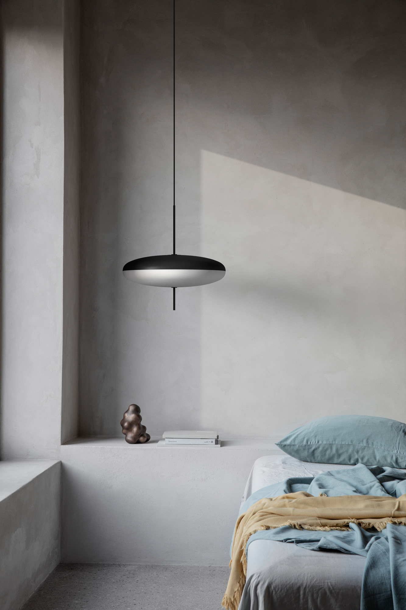 Modèle 2065 Plafonnier Noir et Blanc Diffuseur Hardware Noir Câble Noir Astep UNIQUE 