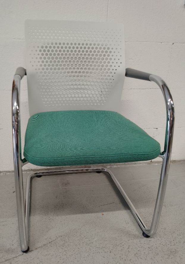 ID Visitor Air Piétement luge Vitra PIÈCE D'EXPOSITION / MOBILIER D'OCCASION