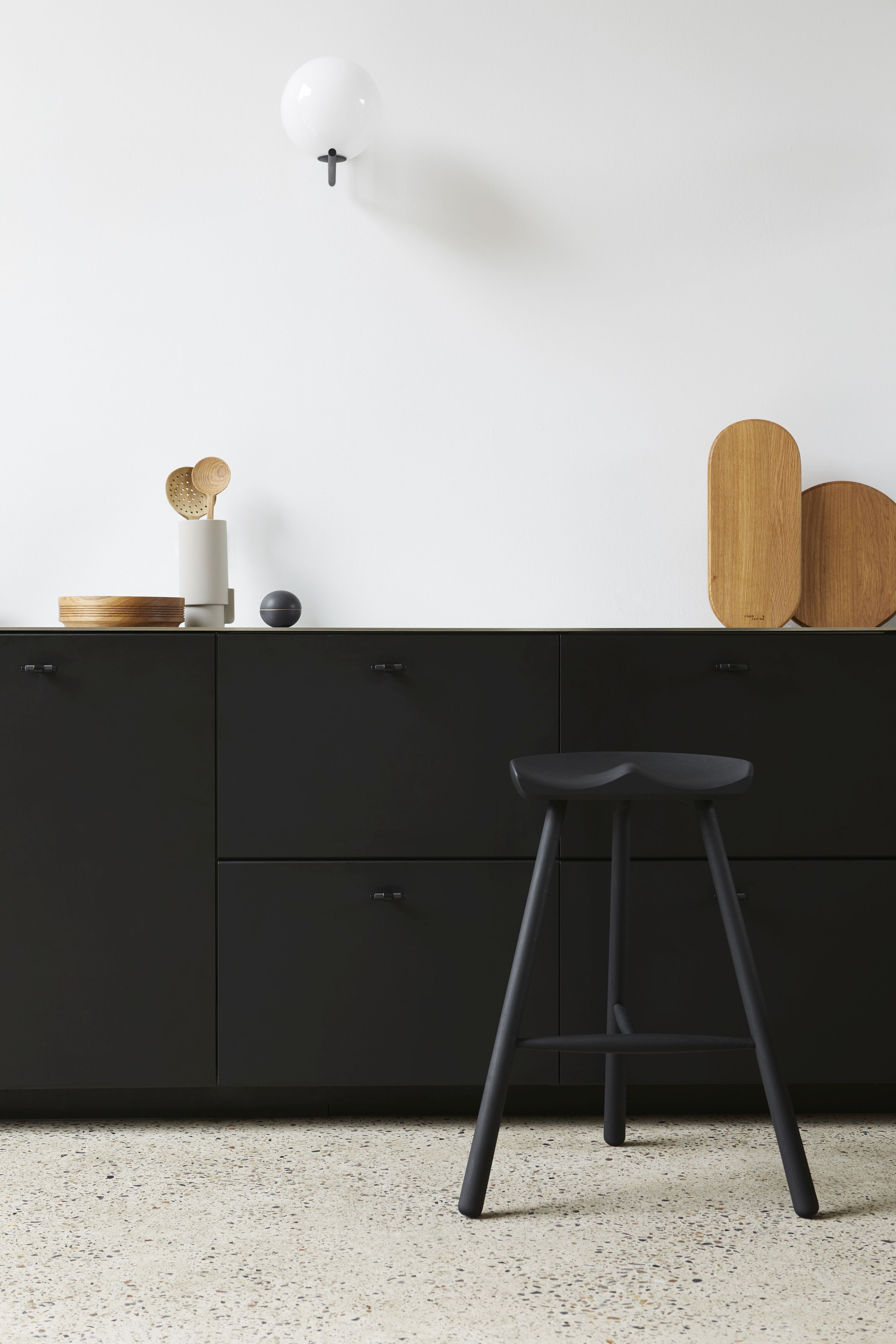 Shoemaker Chair™ No. 68 hêtre teinté noir Form & Refine