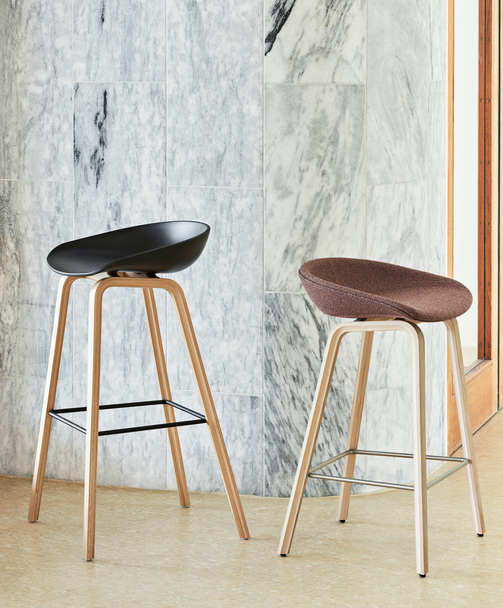 About a Stool AAS 33 / AAS33 Tabouret de bar entièrement rembourré Hay