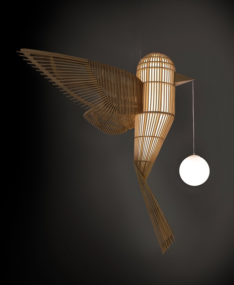 Big Bird Leuchte: Vertikale Hängeleuchte in Vogelform, dimmbar, von LZF Lamps.