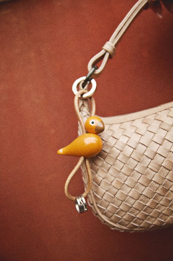 Oiseau rouge/orange Porte-clés métal argenté avec cuir naturel Kay Bojesen