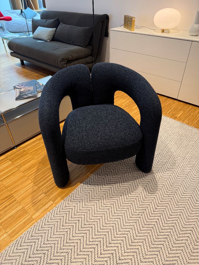 Fauteuil Dudet 577 TESS. « REGARDEZ » NOTTE Cassina PIÈCE D'EXPOSITION