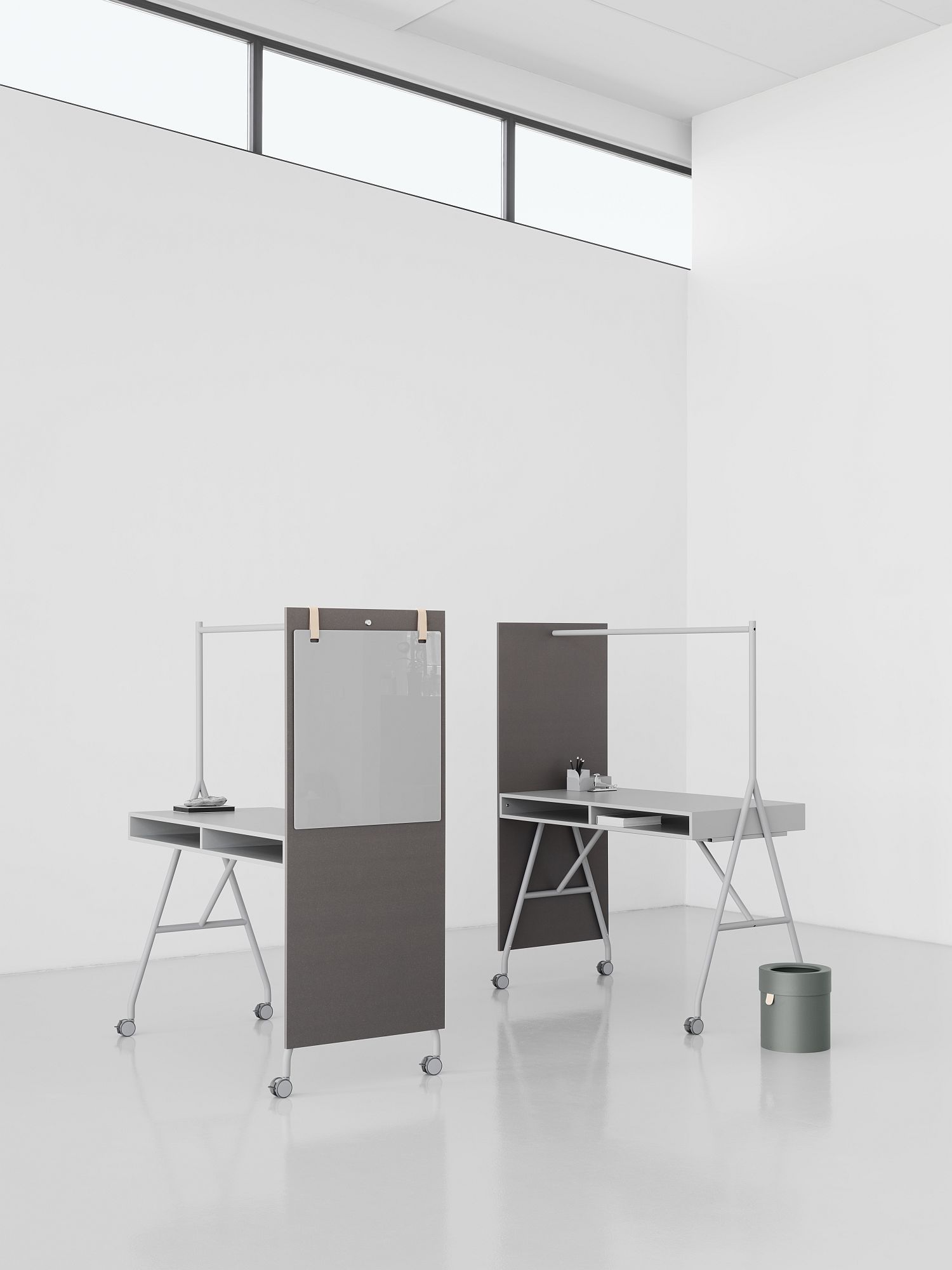 Hangout High Desk Table haute Mizetto QUICK SHIP