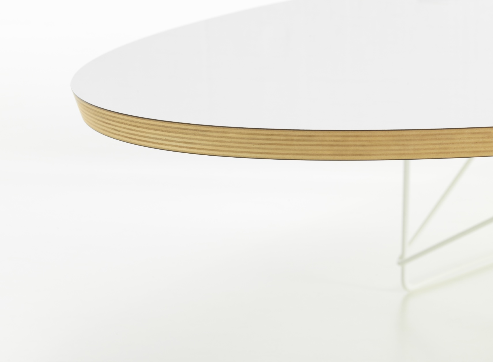 Elliptical Table ETR Table Eames / table basse Vitra HPL blanc, piétement blanc revêtu par poudre