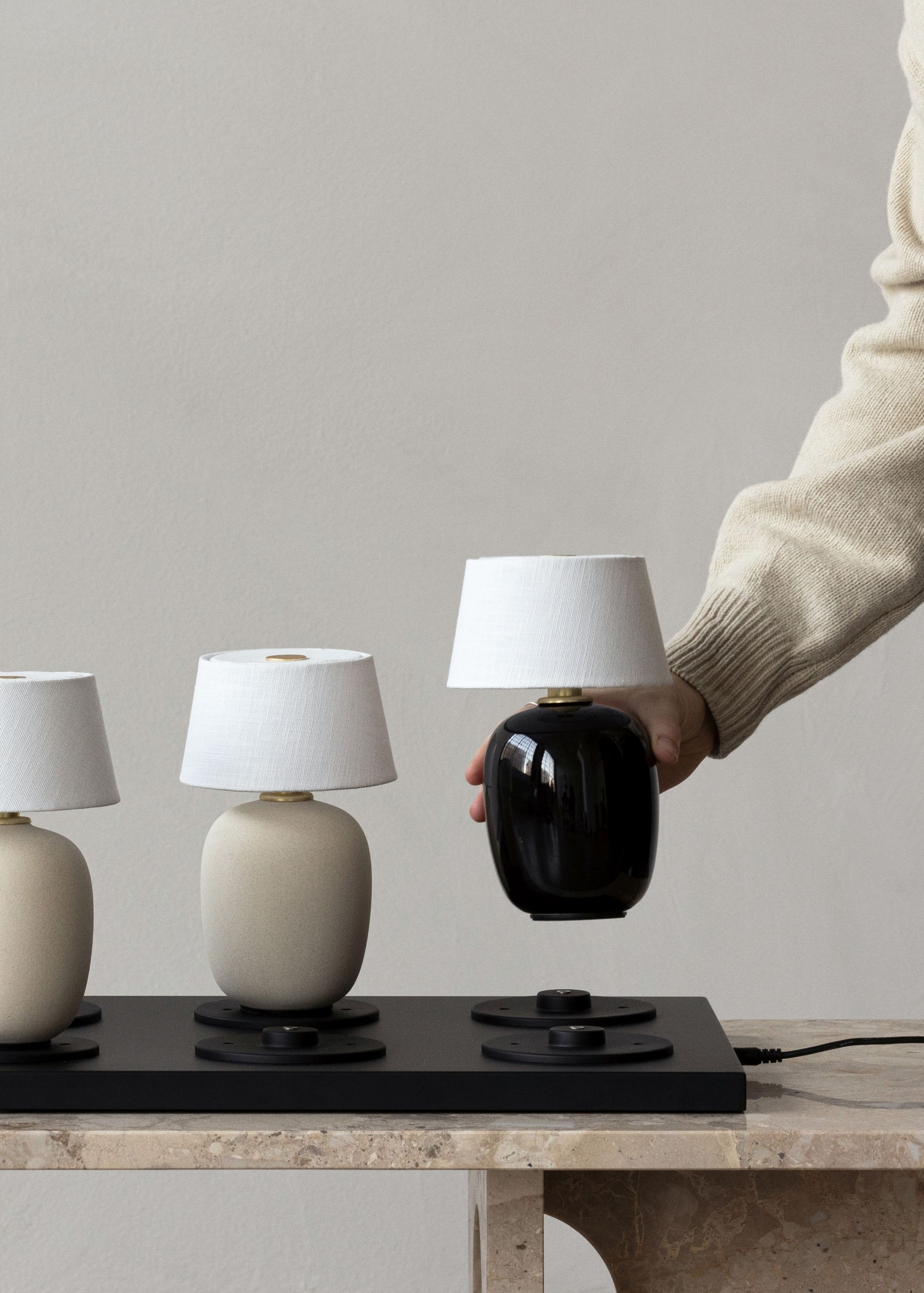 Torso lampe de table portable rubis Lampe à piles Audo