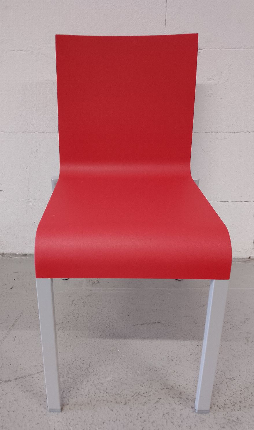 .03 Chaise Vitra PIÈCE D'EXPOSITION / MOBILIER D'OCCASION