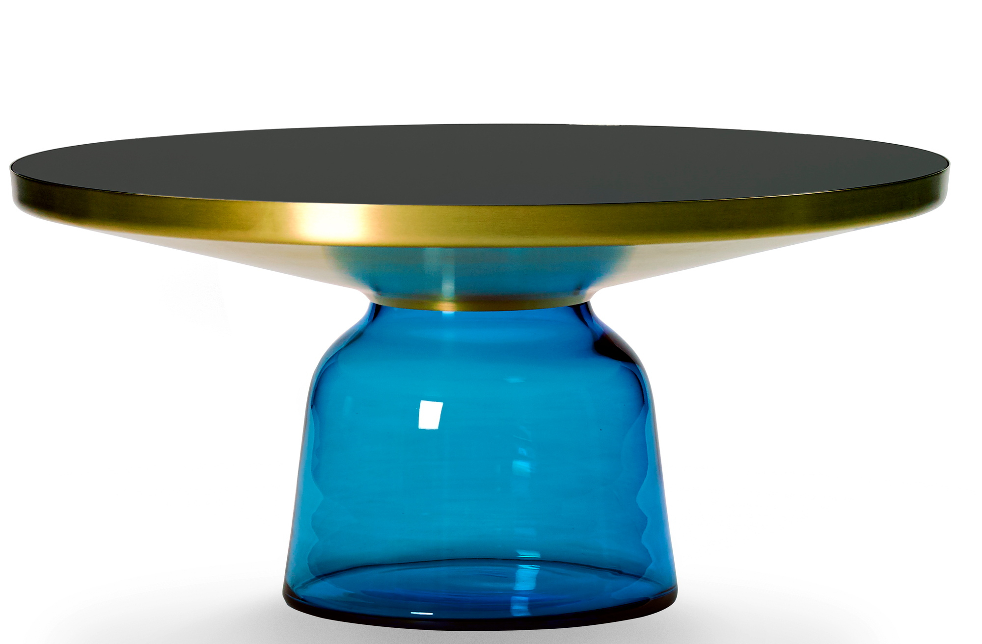 Bell Coffee Table: Couchtisch mit saphirblauem Glasfuß und Messing-Tischplatte für Wohnzimmer.